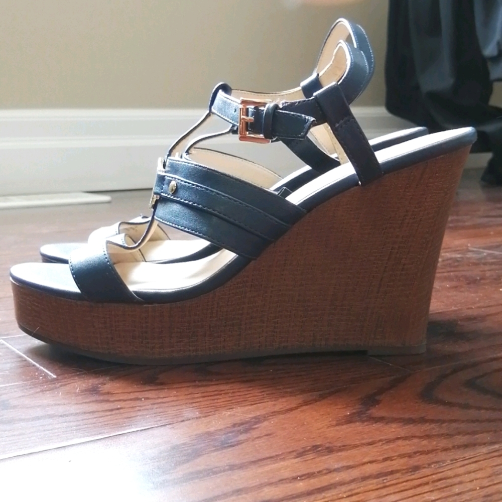 Shoes - Picture 4 of 4